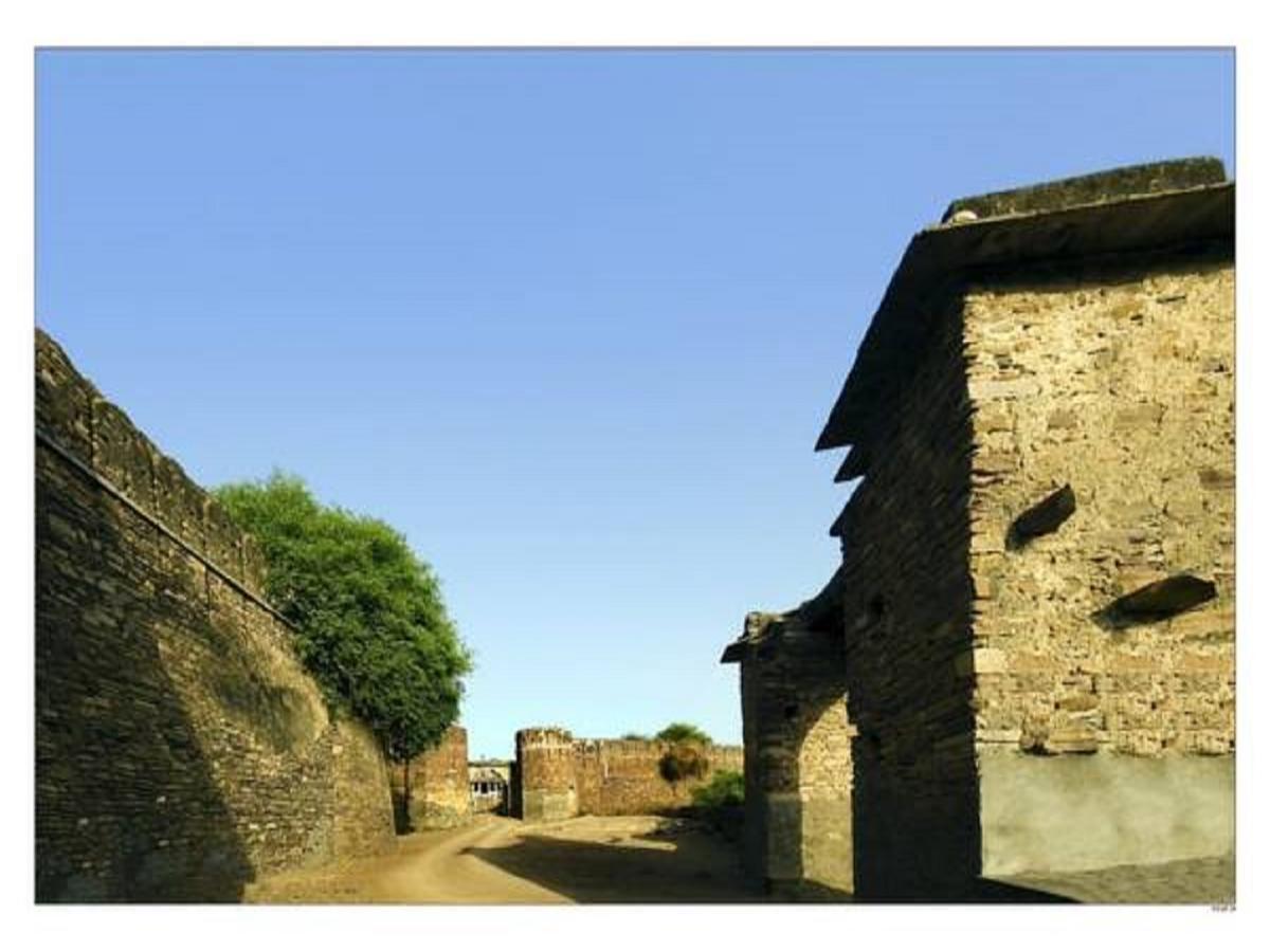 Hôtel Fort Begu à Begun Extérieur photo